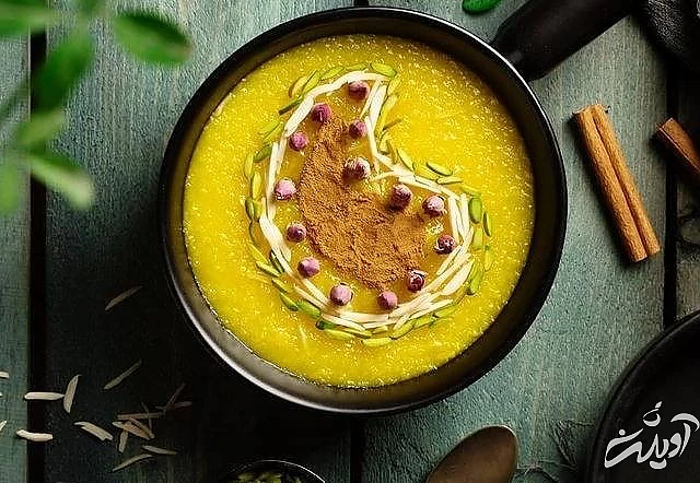 تزیین شله زرد با پودر نارگیل و دارچین تزیین راحت شله زرد